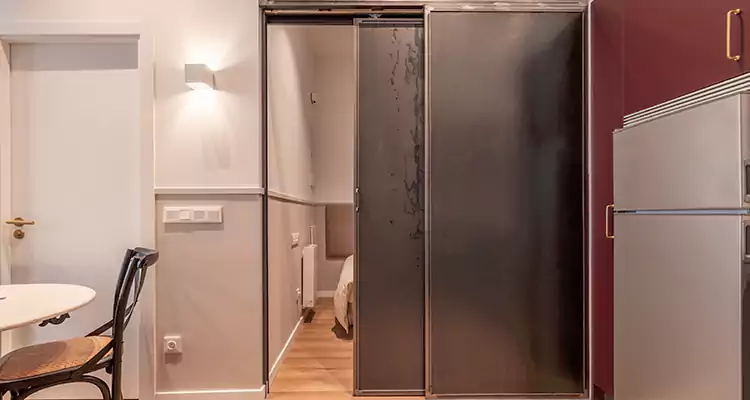 We Fix Closet Sliding Door in Palm Bay, FL 